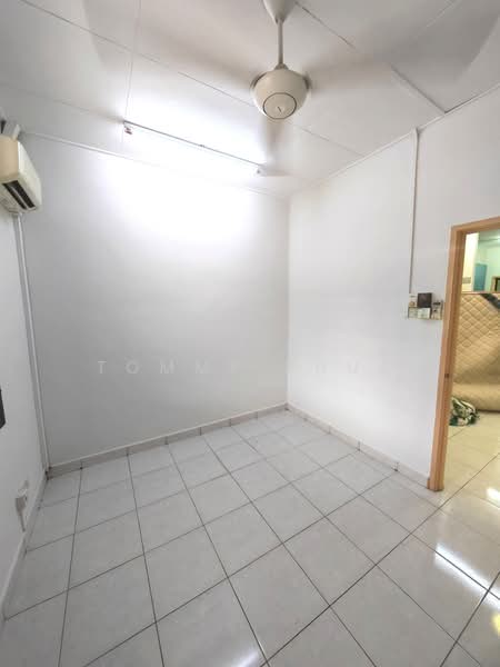 1.5-storey Terraced House for Rent in Taman Setia Indah (Tebrau) - Tommy Phua - Interior - PropertyGuru.com.my