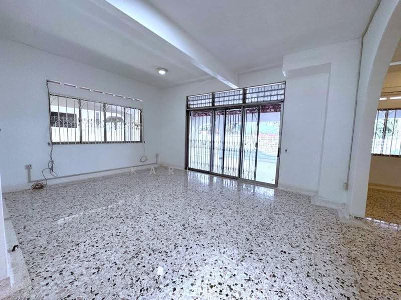 Rumah Berkembar untuk Dijual di Taman Nong Chik (Johor Bahru) - Karl Lim - Living Room - PropertyGuru.com.my