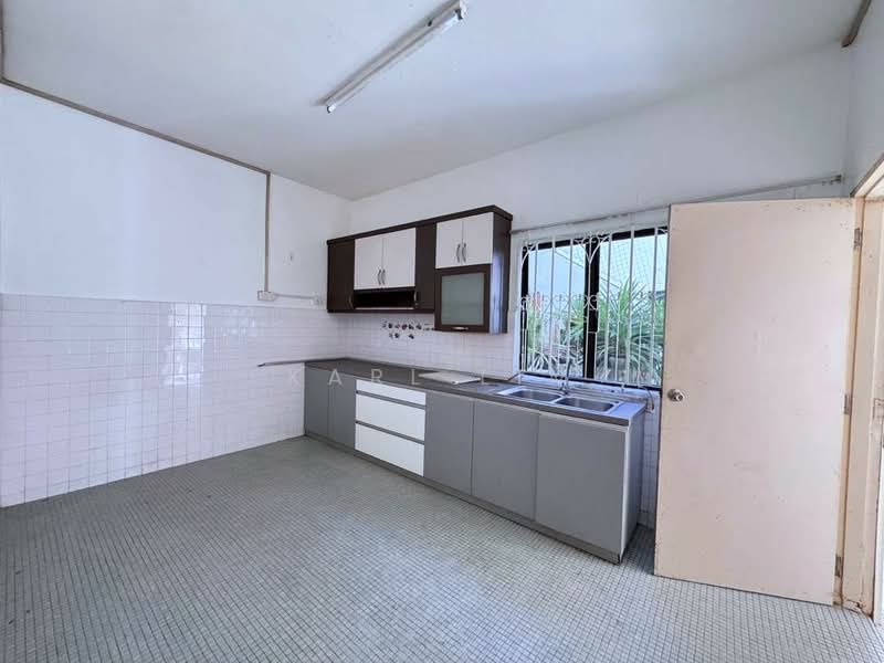 Rumah Berkembar untuk Dijual di Taman Nong Chik (Johor Bahru) - Karl Lim - Kitchen - PropertyGuru.com.my