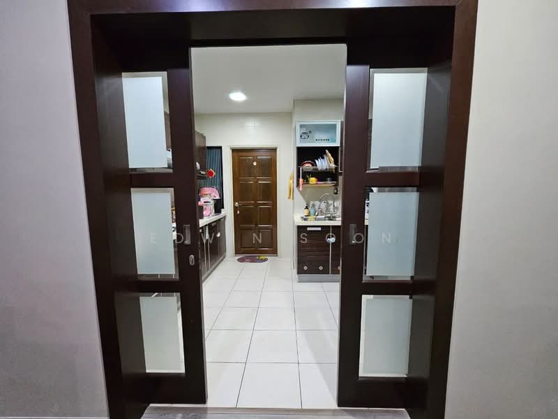Kediaman Servis untuk Dijual di Diamond Residences - Edwin Soon - Kitchen - PropertyGuru.com.my
