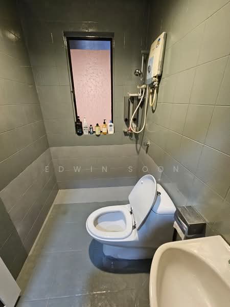 Kediaman Servis untuk Dijual di Diamond Residences - Edwin Soon - Bathroom - PropertyGuru.com.my