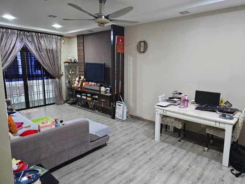 Kediaman Servis untuk Dijual di Diamond Residences - Edwin Soon - Living Room - PropertyGuru.com.my