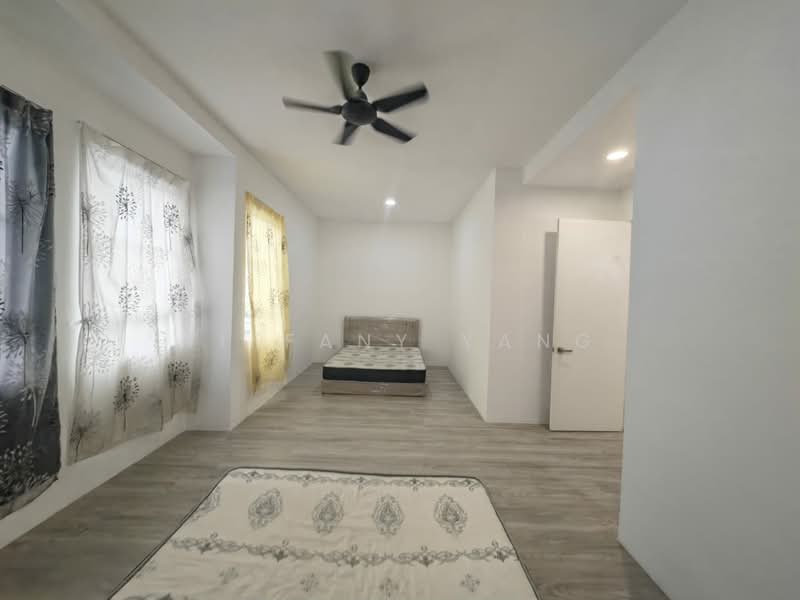 2-storey Terraced House for Rent in Bandar Country Homes (Rawang) - Tiffany Yang - Master Bedroom - PropertyGuru.com.my