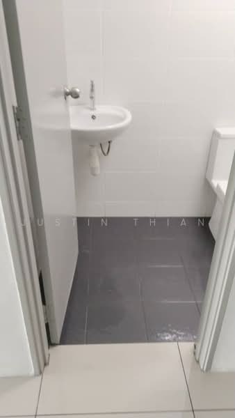 Kediaman Servis untuk Dijual di Silk Residence - Justin Thian - Bathroom - PropertyGuru.com.my