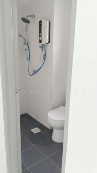 Kediaman Servis untuk Dijual di Silk Residence - Justin Thian - Bathroom - PropertyGuru.com.my