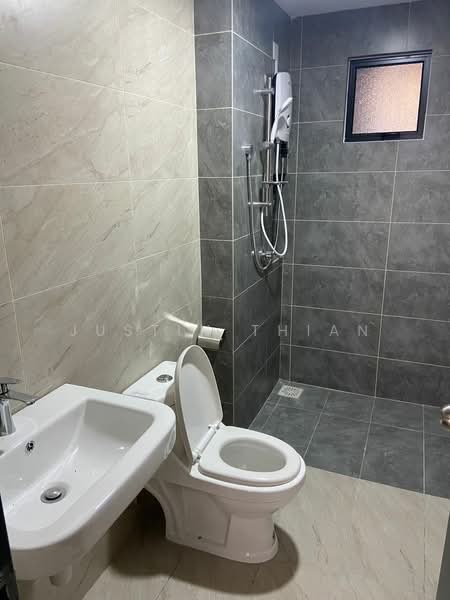 Kondominium untuk Dijual di The Hipster - Justin Thian - Bathroom - PropertyGuru.com.my