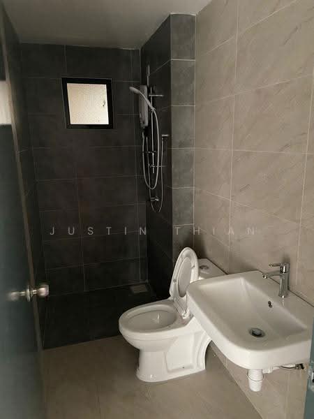 Kondominium untuk Dijual di The Hipster - Justin Thian - Bathroom - PropertyGuru.com.my