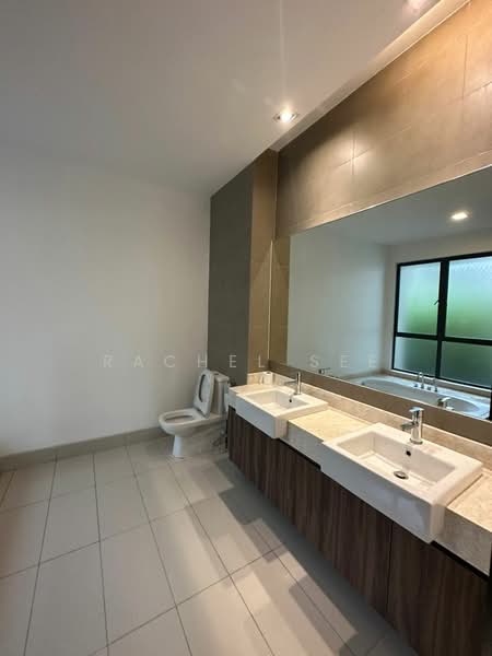 Semi-Detached House for Rent in Leisure Farm (Gelang Patah) - Rachel See - Bathroom - PropertyGuru.com.my