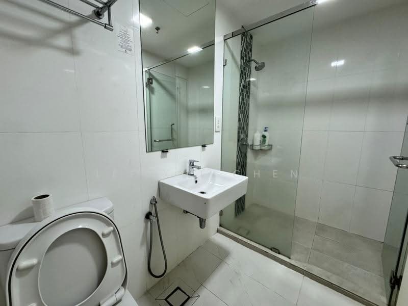 Service Residence for Sale at Maritime Suite - Lee Xue Chen - Bathroom - PropertyGuru.com.my