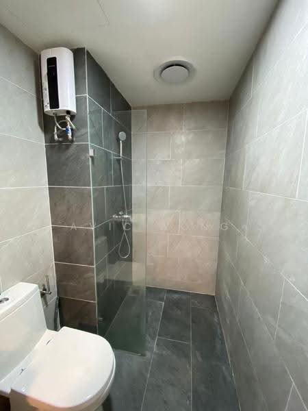 Kediaman Servis untuk Disewa di Emporis - Avic Wong - Bathroom - PropertyGuru.com.my
