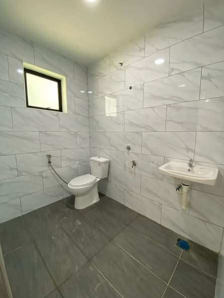 Rumah Berkembar untuk Dijual di Taman Majidee (Johor Bahru) - Karl Lim - Bathroom - PropertyGuru.com.my