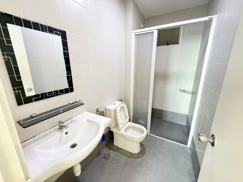 Service Residence for Sale at Meridin Bayvue Serviced Apartment - Winson Yap - Bathroom - PropertyGuru.com.my