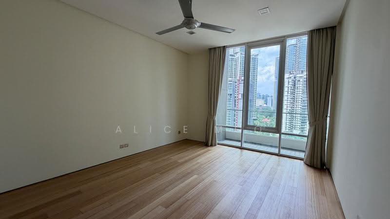 Kediaman Servis untuk Dijual di The Oval - Alice Moo - Bedroom - PropertyGuru.com.my