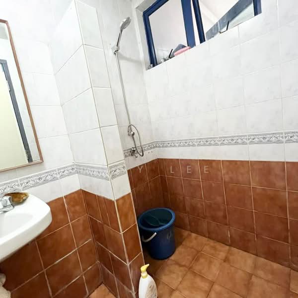 Pangsapuri untuk Dijual di Aster Court - Zoey Lee - Bathroom - PropertyGuru.com.my