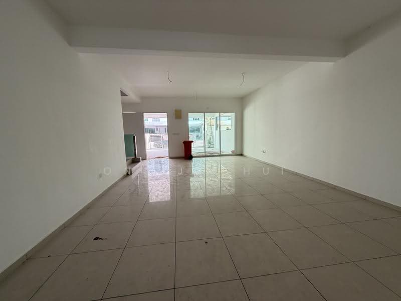 Terraced House for Sale in Bandar Sri Sendayan (Negeri Sembilan) - Ong Jia Hui - Living Room - PropertyGuru.com.my
