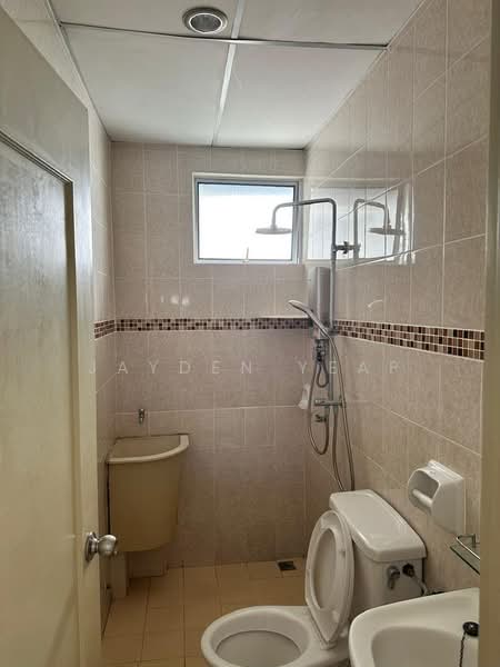Kondominium untuk Disewa di Marina Tower (Ratu Mutiara) - Jayden Yeap - Bathroom - PropertyGuru.com.my