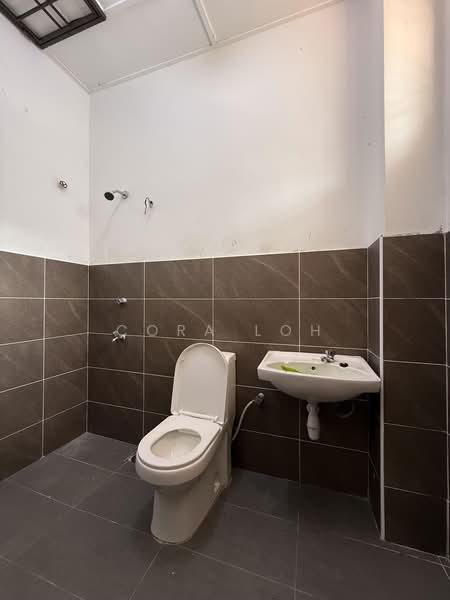 2-storey Terraced House for Rent in Taman Setia Indah (Tebrau) - Cora Loh - Bathroom - PropertyGuru.com.my
