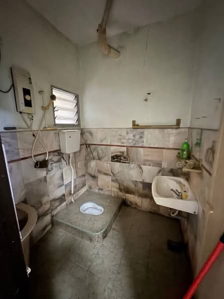 2-storey Terraced House for Sale in Taman Menglembu Berlian (Menglembu) - Joseph Wong - Bathroom - PropertyGuru.com.my