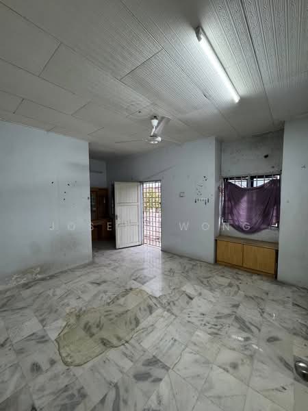 2-storey Terraced House for Sale in Taman Menglembu Berlian (Menglembu) - Joseph Wong - Living Room - PropertyGuru.com.my