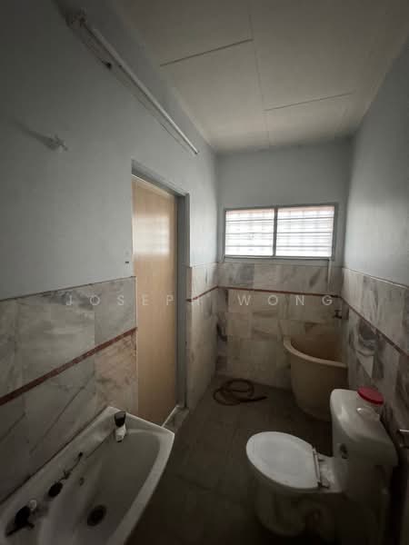 2-storey Terraced House for Sale in Taman Menglembu Berlian (Menglembu) - Joseph Wong - Bathroom - PropertyGuru.com.my