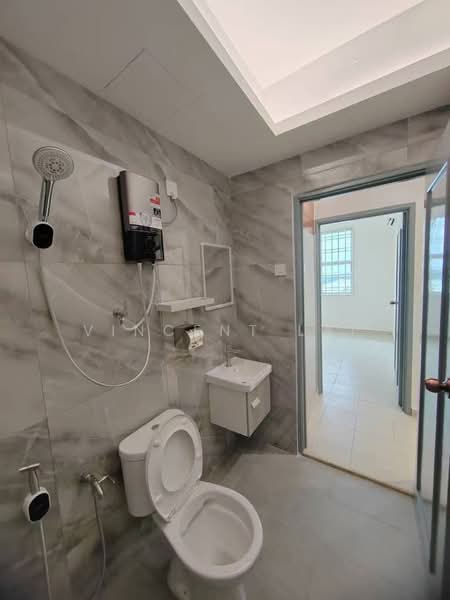 Pangsapuri untuk Dijual di Lake View Suites - Vincent Lai - Bathroom - PropertyGuru.com.my