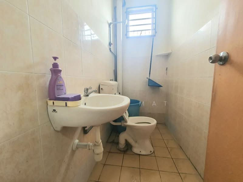 2-storey Terraced House for Sale in Bandar Saujana Putra (Tanjong Duabelas) - Izzati Mat - Bathroom - PropertyGuru.com.my