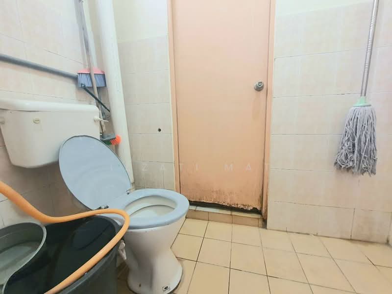 2-storey Terraced House for Sale in Bandar Saujana Putra (Tanjong Duabelas) - Izzati Mat - Bathroom - PropertyGuru.com.my