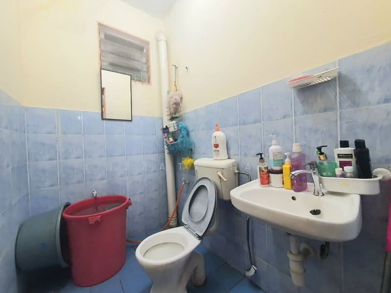 2-storey Terraced House for Sale in Bandar Saujana Putra (Tanjong Duabelas) - Izzati Mat - Bathroom - PropertyGuru.com.my
