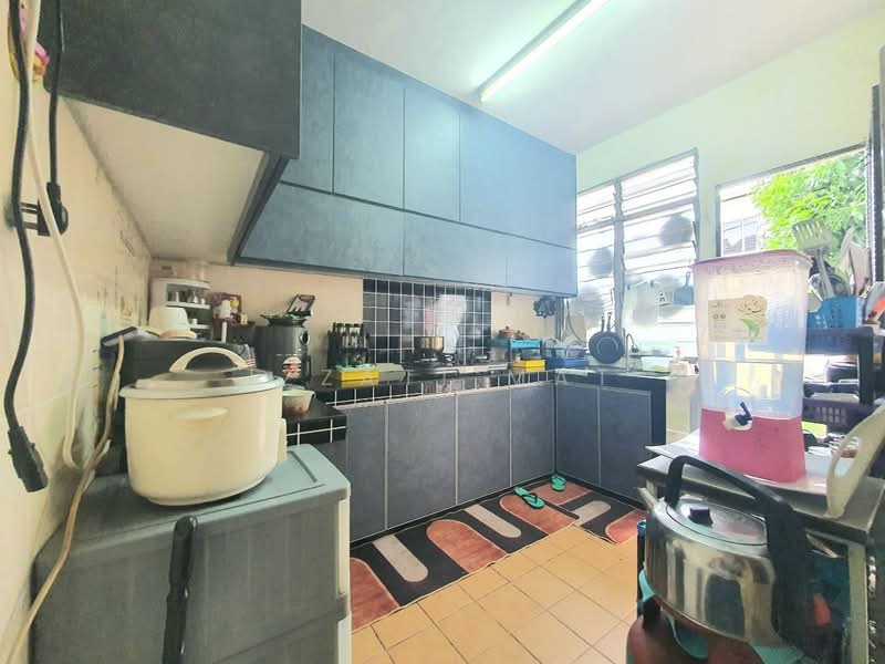 2-storey Terraced House for Sale in Bandar Saujana Putra (Tanjong Duabelas) - Izzati Mat - Kitchen - PropertyGuru.com.my