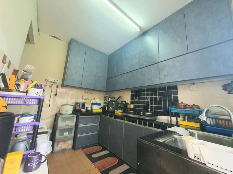 2-storey Terraced House for Sale in Bandar Saujana Putra (Tanjong Duabelas) - Izzati Mat - Kitchen - PropertyGuru.com.my