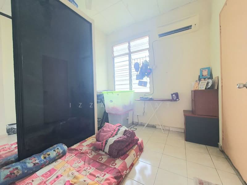 2-storey Terraced House for Sale in Bandar Saujana Putra (Tanjong Duabelas) - Izzati Mat - Bedroom - PropertyGuru.com.my