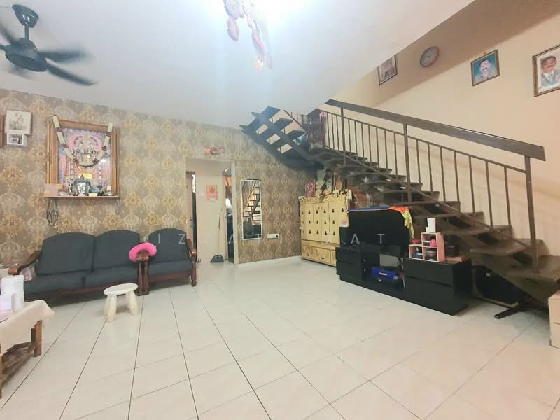 2-storey Terraced House for Sale in Bandar Saujana Putra (Tanjong Duabelas) - Izzati Mat - Living Room - PropertyGuru.com.my
