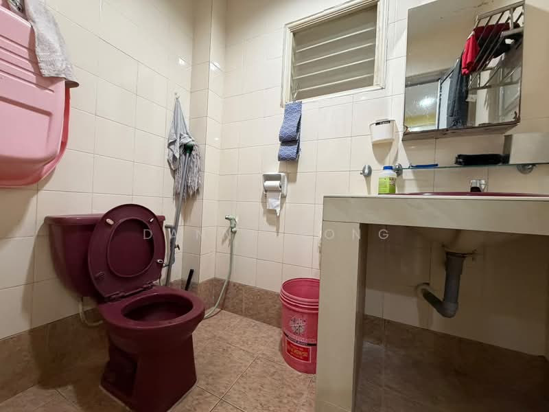 2-storey Terraced House for Sale in Rawang Perdana 2 (Rawang) - Danny Wong - Bathroom - PropertyGuru.com.my