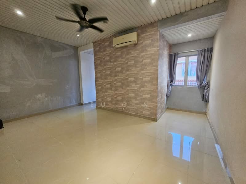 2-storey Terraced House for Sale in Puchong (Selangor) - Eu Gin - Living Room - PropertyGuru.com.my