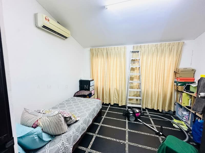 Rumah Berkembar untuk Dijual di Taman Tropika 2 (Kajang) - Amirun Kinanah - Bedroom - PropertyGuru.com.my