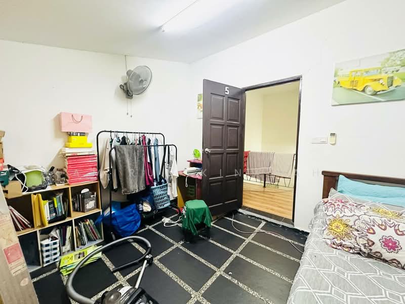 Rumah Berkembar untuk Dijual di Taman Tropika 2 (Kajang) - Amirun Kinanah - Bedroom - PropertyGuru.com.my