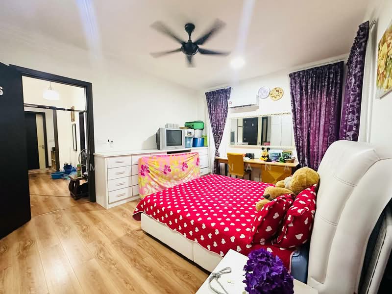 Rumah Berkembar untuk Dijual di Taman Tropika 2 (Kajang) - Amirun Kinanah - Bedroom - PropertyGuru.com.my