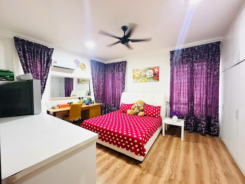 Rumah Berkembar untuk Dijual di Taman Tropika 2 (Kajang) - Amirun Kinanah - Bedroom - PropertyGuru.com.my