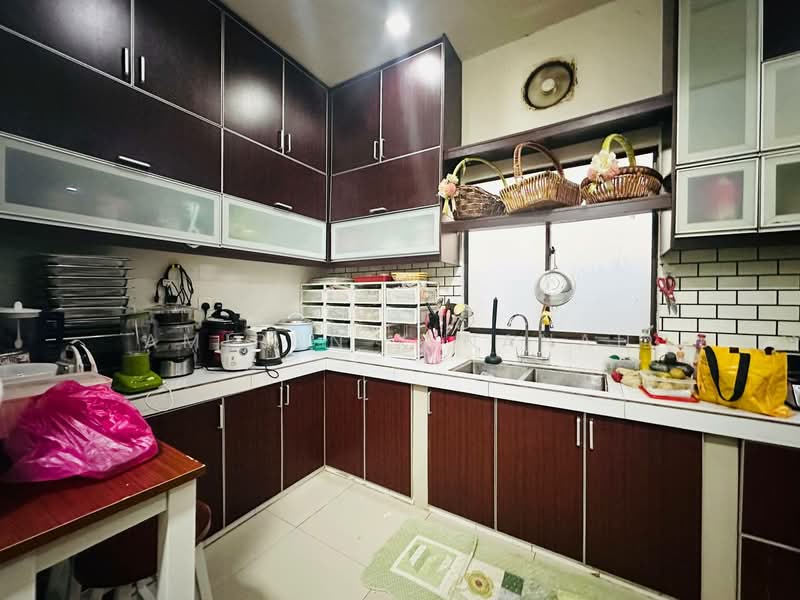 Rumah Berkembar untuk Dijual di Taman Tropika 2 (Kajang) - Amirun Kinanah - Kitchen - PropertyGuru.com.my