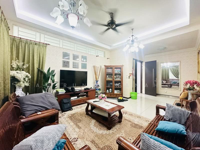 Rumah Berkembar untuk Dijual di Taman Tropika 2 (Kajang) - Amirun Kinanah - Living Room - PropertyGuru.com.my