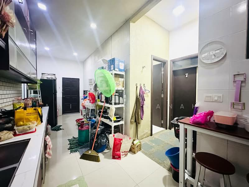 Rumah Berkembar untuk Dijual di Taman Tropika 2 (Kajang) - Amirun Kinanah - Kitchen - PropertyGuru.com.my