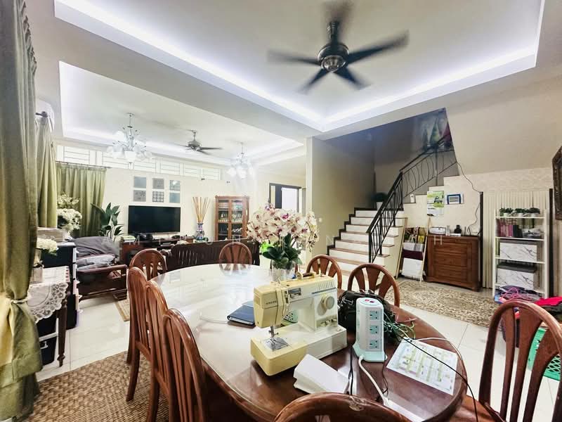 Rumah Berkembar untuk Dijual di Taman Tropika 2 (Kajang) - Amirun Kinanah - Dining Room - PropertyGuru.com.my