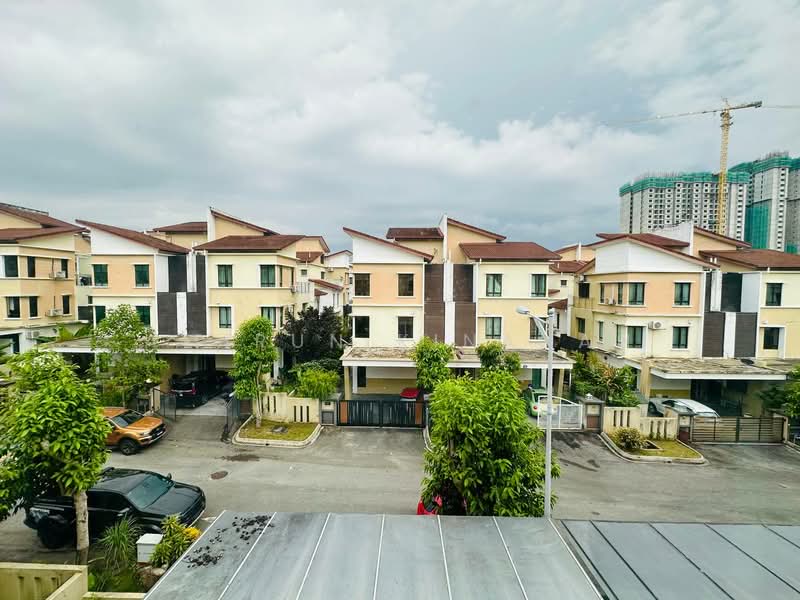 Rumah Berkembar untuk Dijual di Taman Tropika 2 (Kajang) - Amirun Kinanah - Exterior - PropertyGuru.com.my