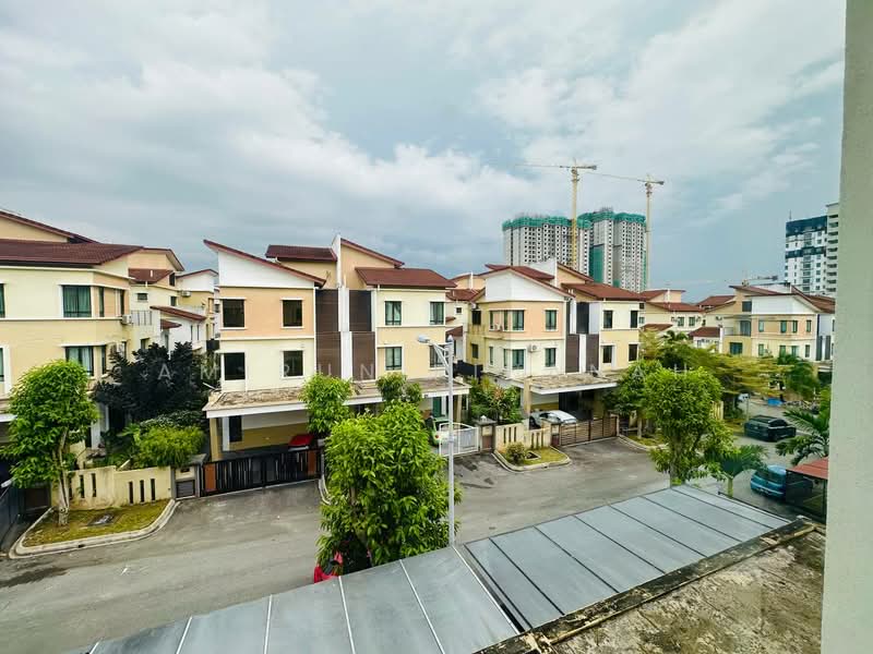 Rumah Berkembar untuk Dijual di Taman Tropika 2 (Kajang) - Amirun Kinanah - Exterior - PropertyGuru.com.my