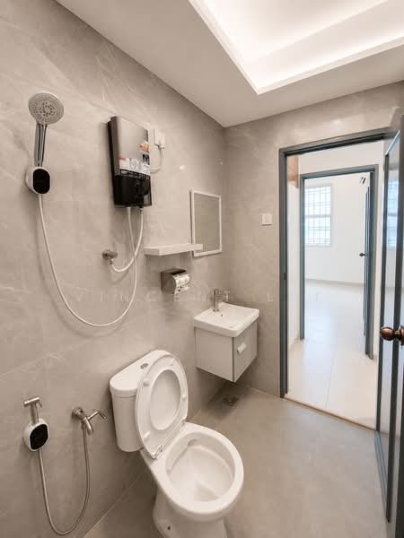 Pangsapuri untuk Dijual di Lake View Suites - Vincent Lai - Bathroom - PropertyGuru.com.my