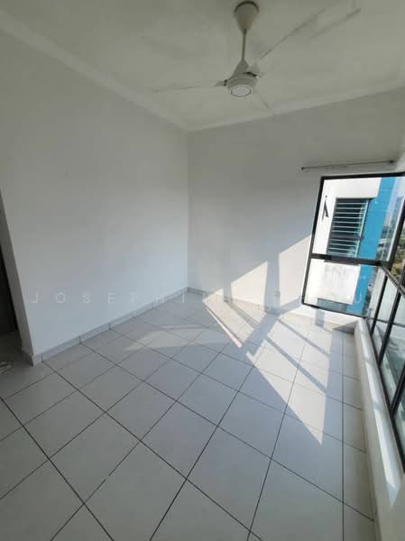 Kediaman Servis untuk Disewa di Metia Residence - Josephine Chou - Balcony - PropertyGuru.com.my