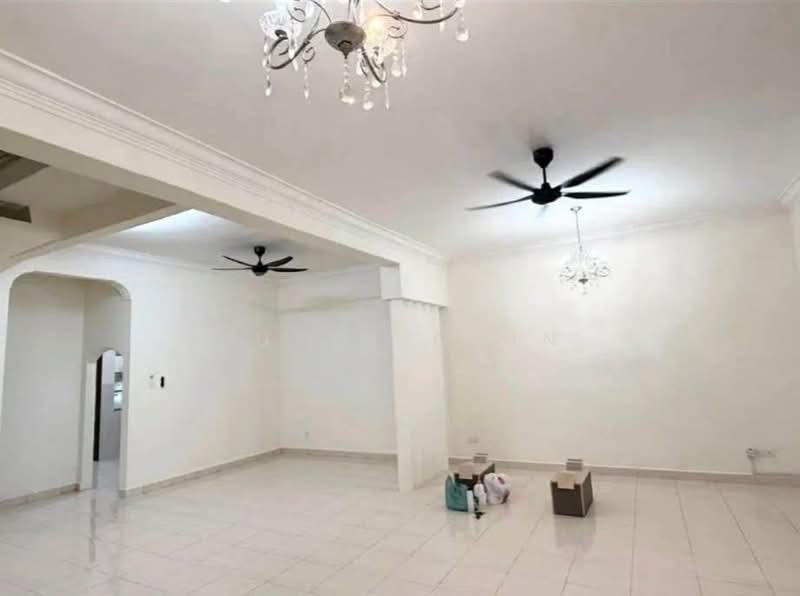 Rumah Teres 2-Tingkat untuk Disewa di Taman Pelangi Indah (Ulu Tiram) - Puyol Chin - Living Room - PropertyGuru.com.my