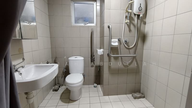 Apartment for Sale at MasReca n19eteen - Nadiah Abdullah - Master Bathroom - PropertyGuru.com.my