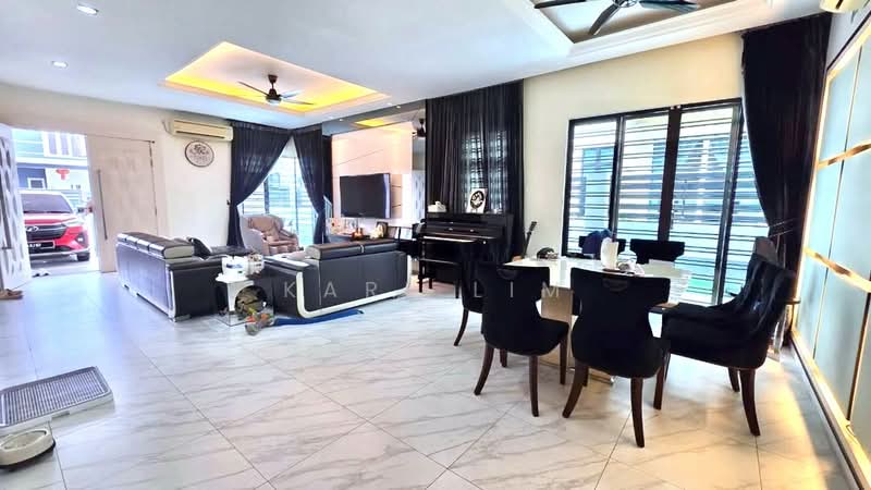Semi-Detached House for Sale in Taman Seri Austin (Tebrau) - Karl Lim - Living Room - PropertyGuru.com.my
