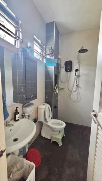Semi-Detached House for Sale in Taman Seri Austin (Tebrau) - Karl Lim - Bathroom - PropertyGuru.com.my